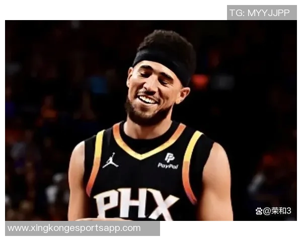 布克首节表现惊艳三分球全中助力球队轻松领先