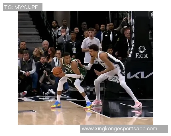 路威建议文班亚马向字母哥学习提升持球能力加强转换进攻表现